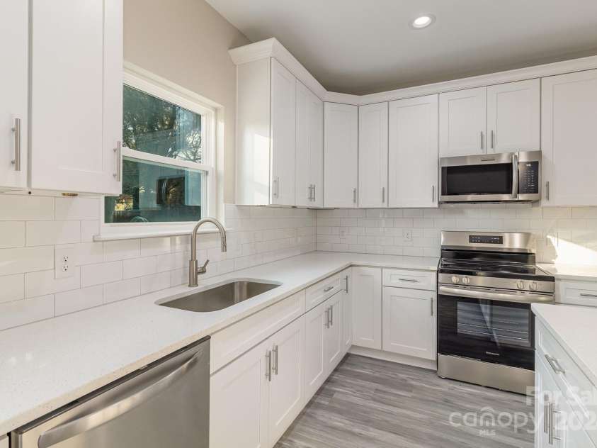 1412 10th Street, Statesville, NC 28677.  MLS# CAR4199459, YatesRealty ID 5885. 