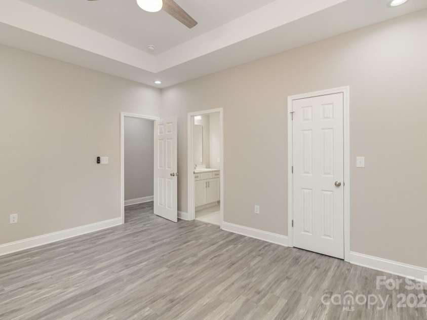 1412 10th Street, Statesville, NC 28677.  MLS# CAR4199459, YatesRealty ID 5885. 