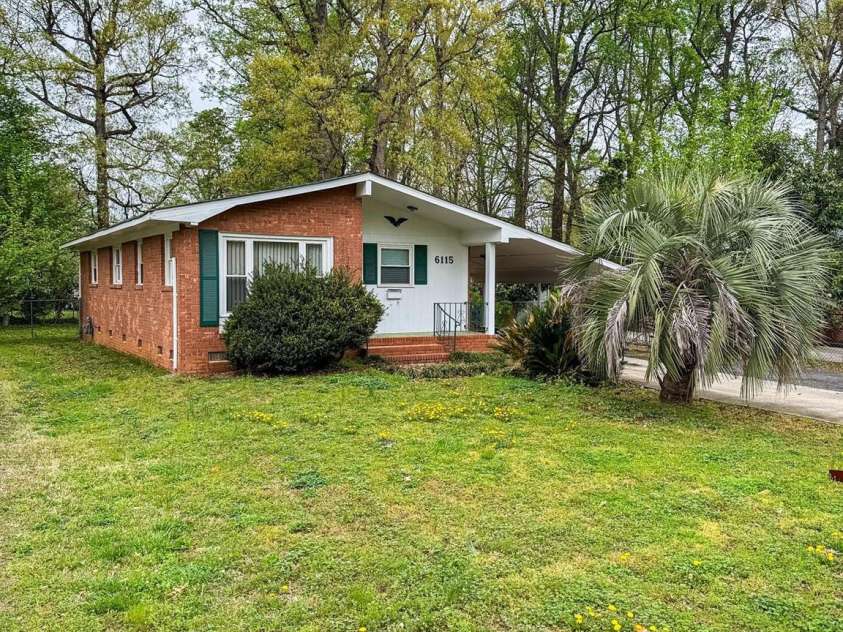 6115 Amberly Lane, Charlotte, NC 28213.  MLS# CAR4243029, YatesRealty ID 5887. 