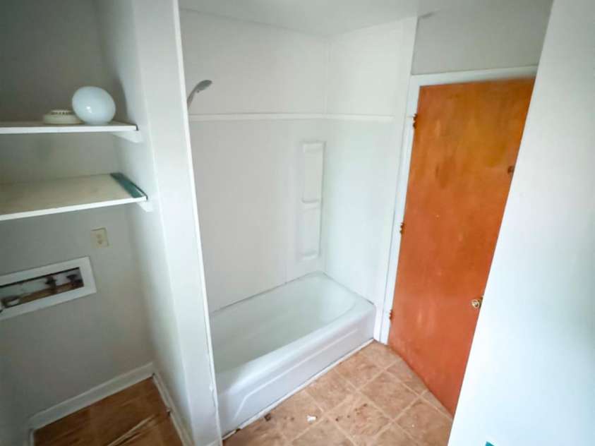 6115 Amberly Lane, Charlotte, NC 28213.  MLS# CAR4243029, YatesRealty ID 5887. 