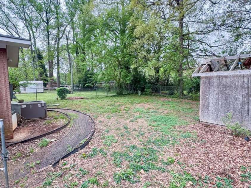 6115 Amberly Lane, Charlotte, NC 28213.  MLS# CAR4243029, YatesRealty ID 5887. 