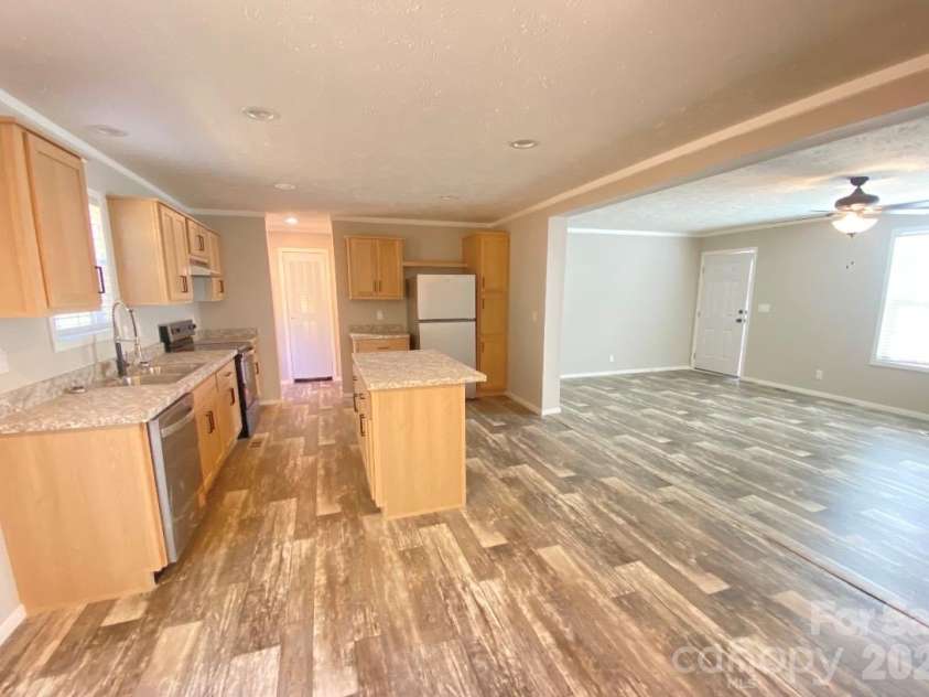 1714 Old Amherst Circle, Morganton, NC 28655.  MLS# CAR4435906, YatesRealty ID 58880. 