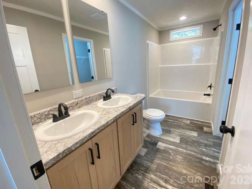 1714 Old Amherst Circle, Morganton, NC 28655.  MLS# CAR4435906, YatesRealty ID 58880. 
