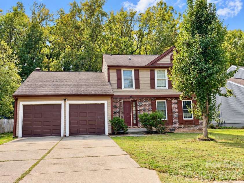 8400 Mayerling Drive, Charlotte, NC 28227.  MLS# CAR4438386, YatesRealty ID 58886. 