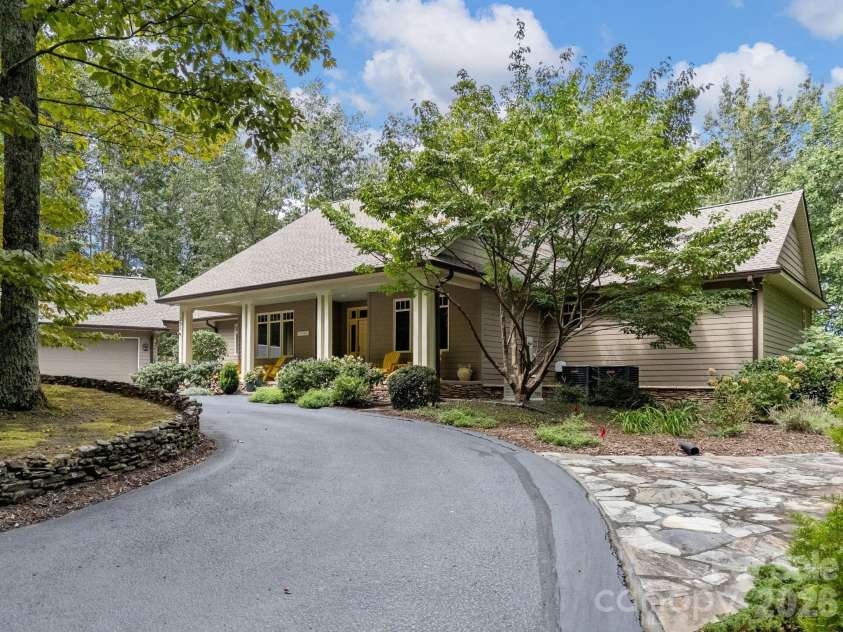 231 Mockingbird Hill Road, Landrum, SC 29356.  MLS# CAR4438526, YatesRealty ID 58889. 
