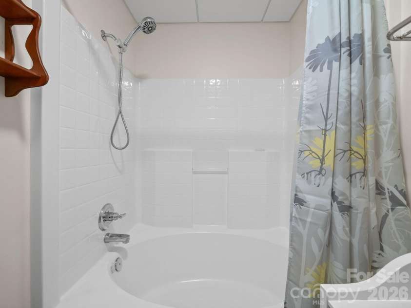 231 Mockingbird Hill Road, Landrum, SC 29356.  MLS# CAR4438526, YatesRealty ID 58889. 