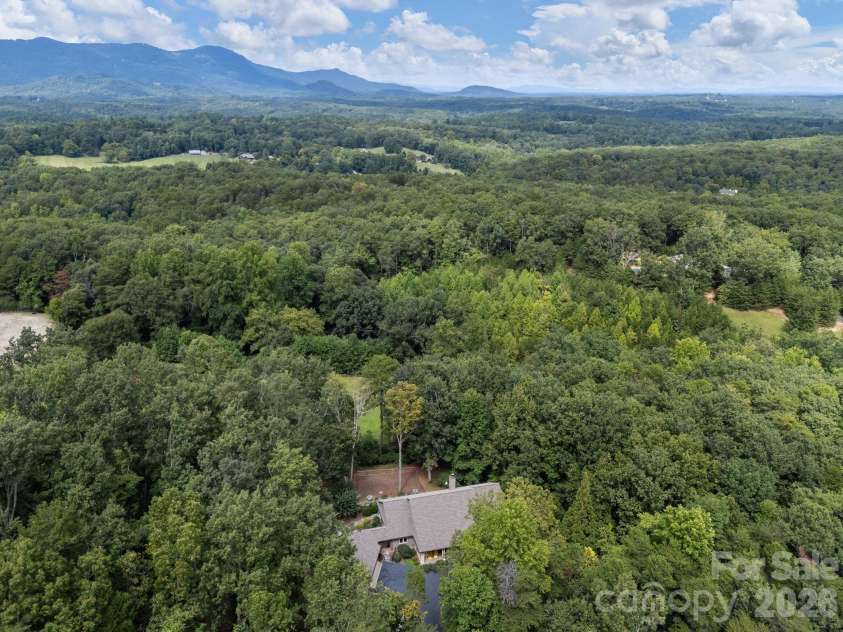 231 Mockingbird Hill Road, Landrum, SC 29356.  MLS# CAR4438526, YatesRealty ID 58889. 