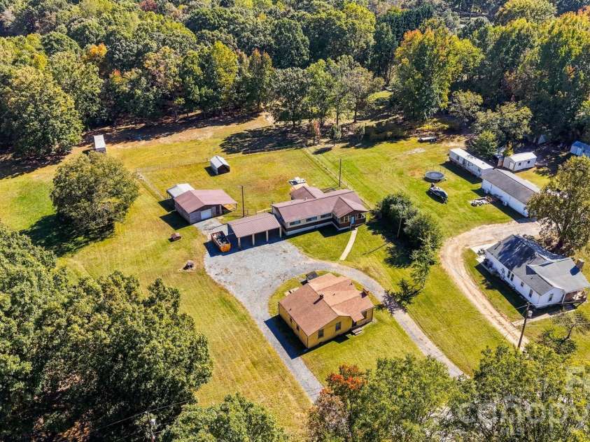 1430 25th Street, Hickory, NC 28601.  MLS# CAR4438730, YatesRealty ID 58890. 