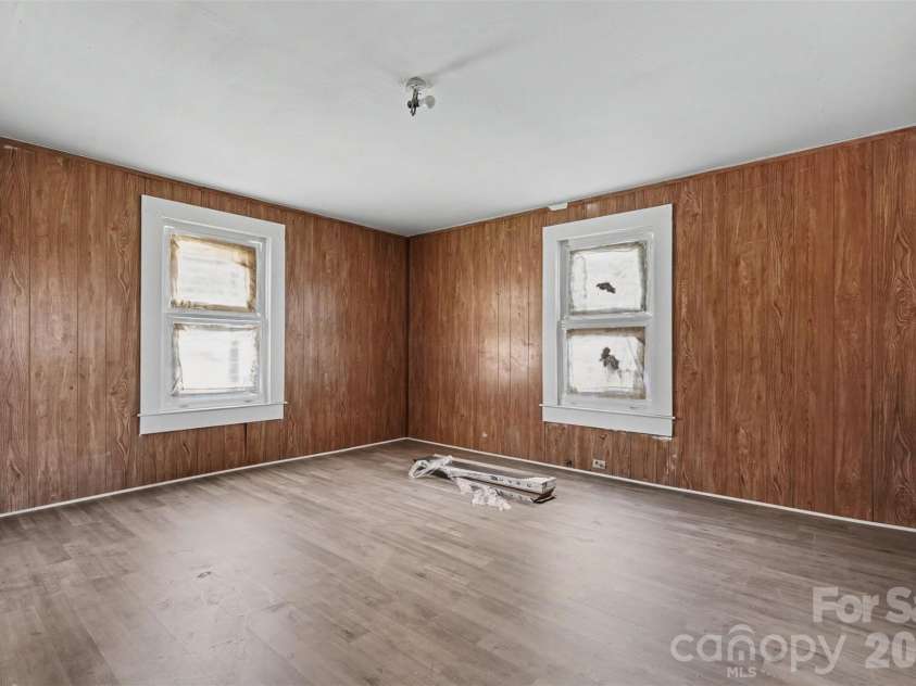 11 Circle Street, Great Falls, SC 29055.  MLS# CAR4437572, YatesRealty ID 58895. 
