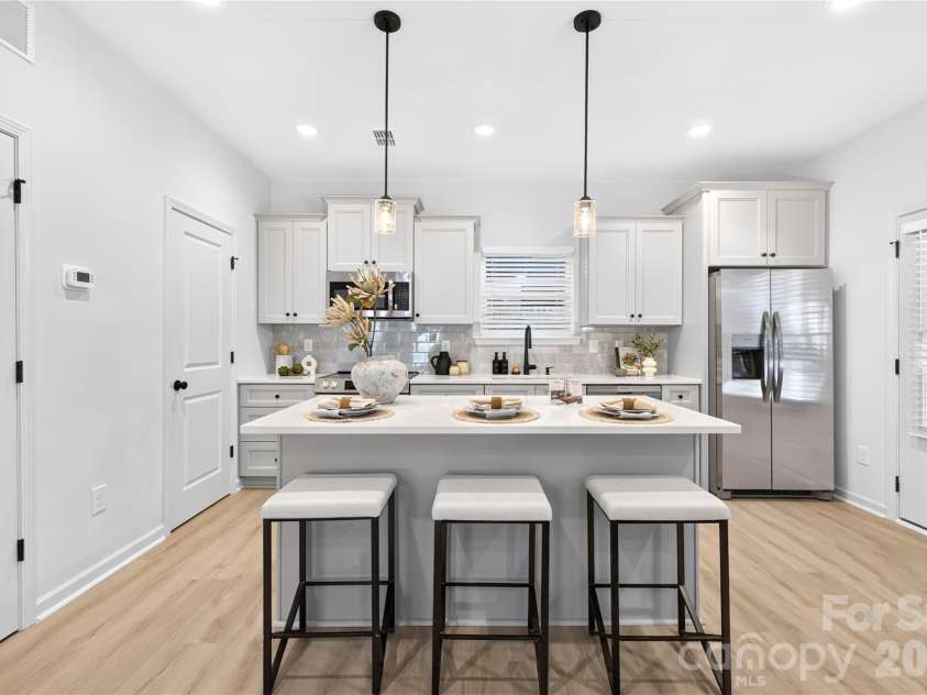 5706 Anderson Road, Charlotte, NC 28269.  MLS# CAR4429644, YatesRealty ID 58898. Representation
