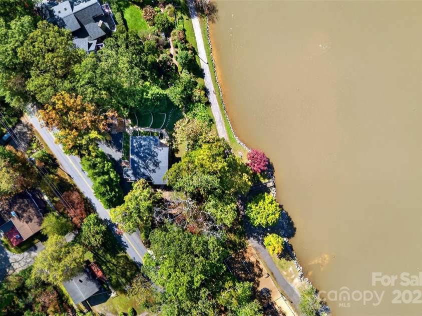 211 Rhododendron Avenue, Black Mountain, NC 28711.  MLS# CAR4307265, YatesRealty ID 589. 