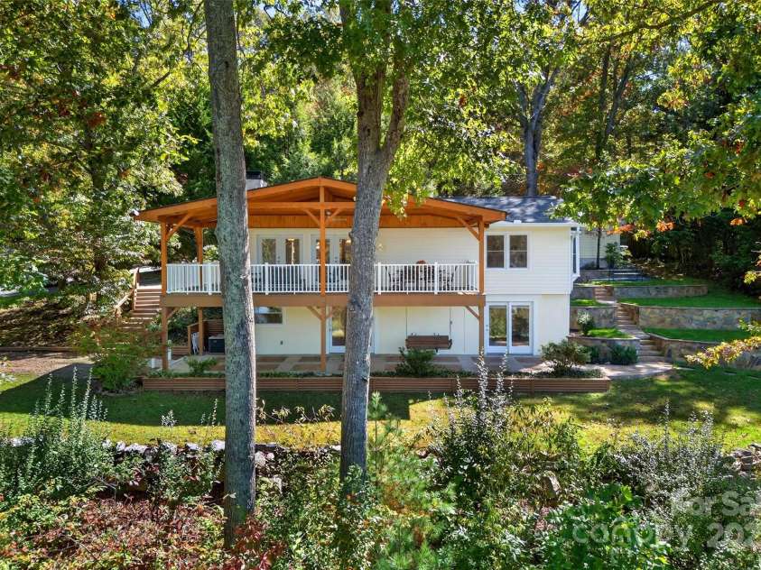 211 Rhododendron Avenue, Black Mountain, NC 28711.  MLS# CAR4307265, YatesRealty ID 589. 