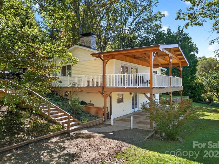 211 Rhododendron Avenue, Black Mountain, NC 28711.  MLS# CAR4307265, YatesRealty ID 589. 
