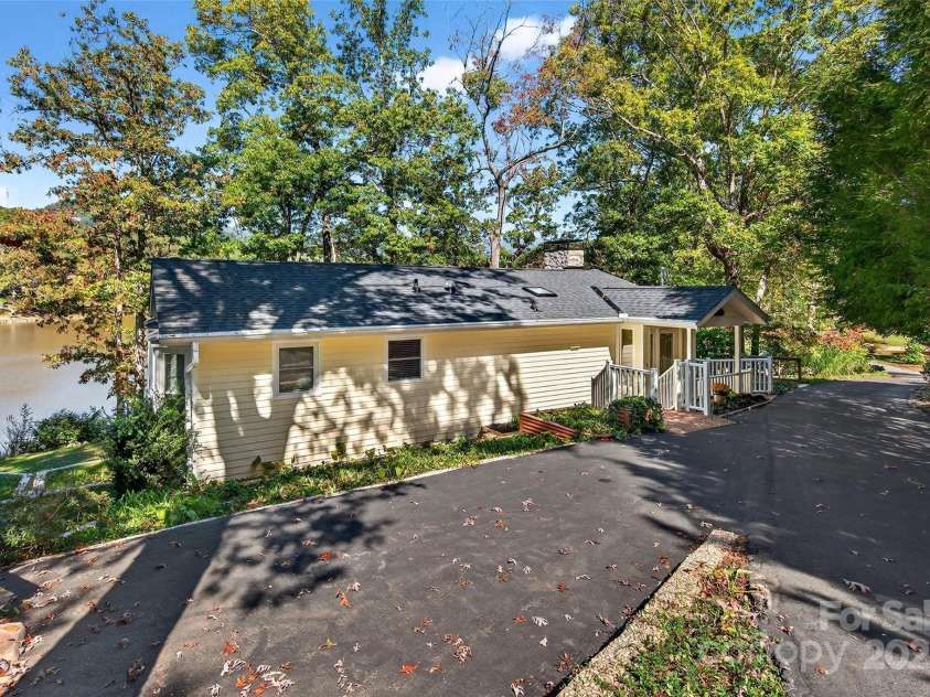 211 Rhododendron Avenue, Black Mountain, NC 28711.  MLS# CAR4307265, YatesRealty ID 589. 