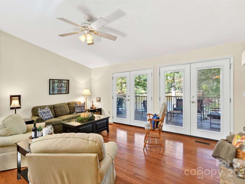 211 Rhododendron Avenue, Black Mountain, NC 28711.  MLS# CAR4307265, YatesRealty ID 589. 