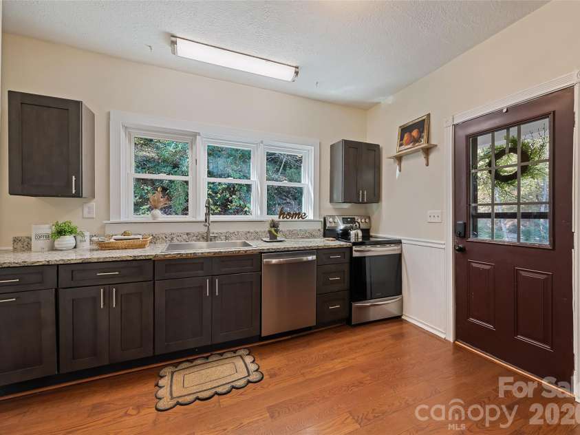 1955 Mockingbird Lane, Sylva, NC 28779.  MLS# CAR4438540, YatesRealty ID 58901. 
