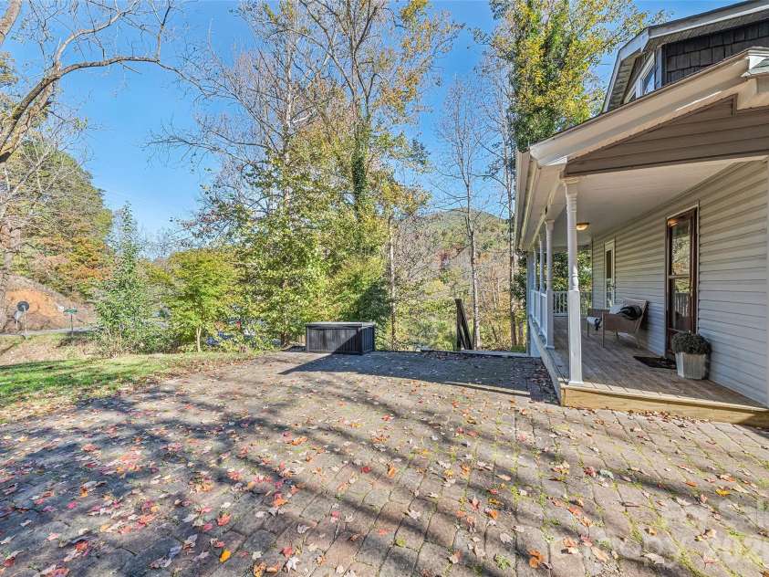 1955 Mockingbird Lane, Sylva, NC 28779.  MLS# CAR4438540, YatesRealty ID 58901. 