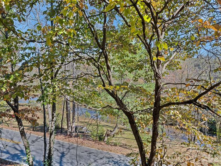 1955 Mockingbird Lane, Sylva, NC 28779.  MLS# CAR4438540, YatesRealty ID 58901. 