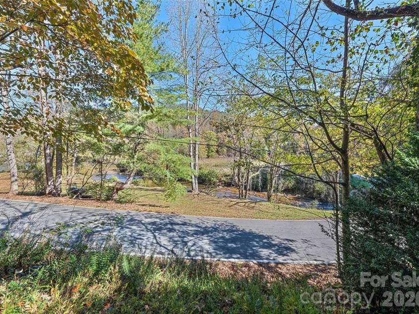 1955 Mockingbird Lane, Sylva, NC 28779.  MLS# CAR4438540, YatesRealty ID 58901. 