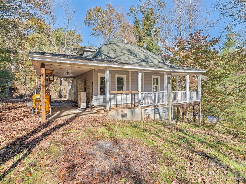 1955 Mockingbird Lane, Sylva, NC 28779.  MLS# CAR4438540, YatesRealty ID 58901. 