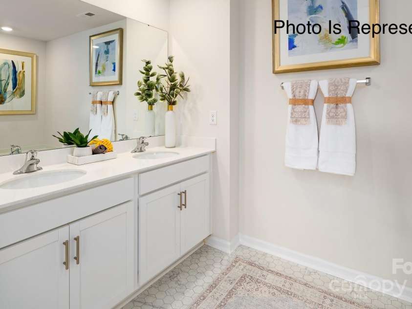 123 Meadowview Drive, Statesville, NC 28677.  MLS# CAR4227513, YatesRealty ID 5892. Primary suite bathroom