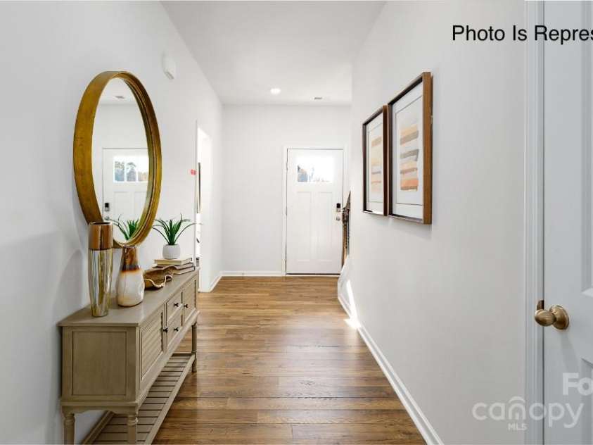 123 Meadowview Drive, Statesville, NC 28677.  MLS# CAR4227513, YatesRealty ID 5892. Wide Foyer