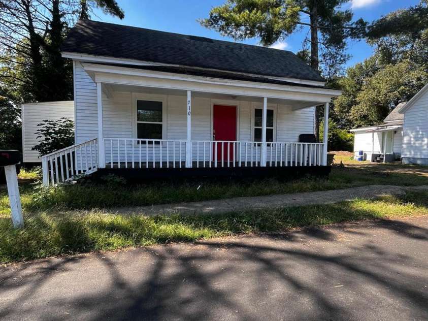 710 Legrand Street, Shelby, NC 28150.  MLS# CAR4438584, YatesRealty ID 58921. 