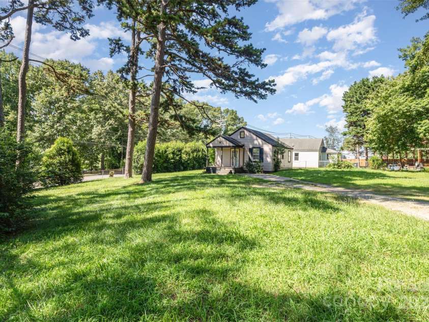 202 Hovis Road, Stanley, NC 28164.  MLS# CAR4227810, YatesRealty ID 5895. 