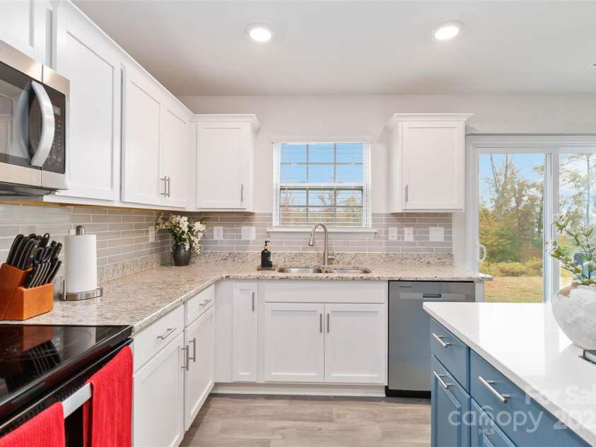 2147 Eastway Drive, Dallas, NC 28034.  MLS# CAR4313585, YatesRealty ID 5895. 