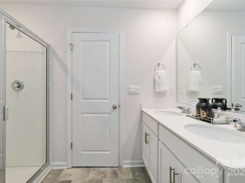 2147 Eastway Drive, Dallas, NC 28034.  MLS# CAR4313585, YatesRealty ID 5895. Primary bath 