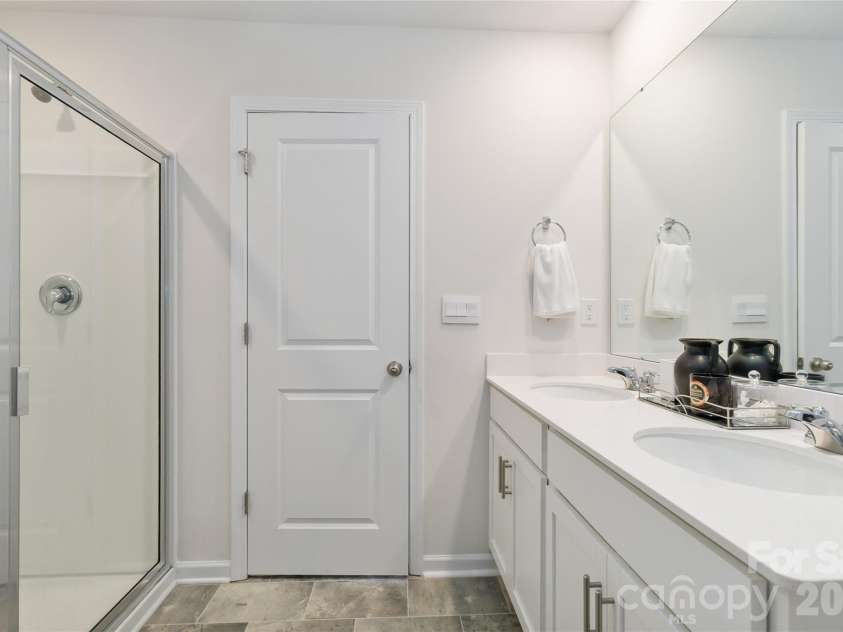 2147 Eastway Drive, Dallas, NC 28034.  MLS# CAR4313585, YatesRealty ID 5895. Primary bath