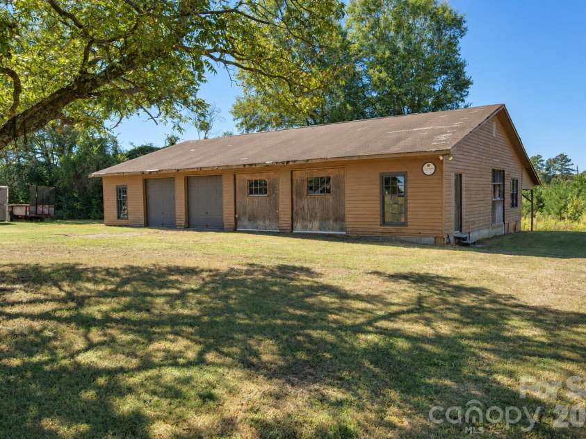 2122 Griffith Road, Monroe, NC 28112.  MLS# CAR4436310, YatesRealty ID 58954. 