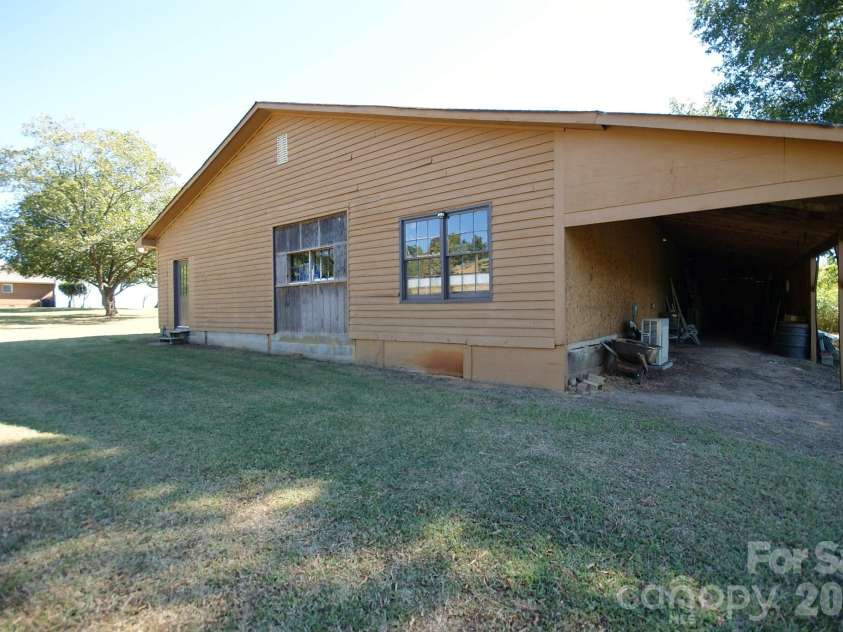 2122 Griffith Road, Monroe, NC 28112.  MLS# CAR4436310, YatesRealty ID 58954. 