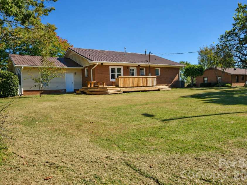 2122 Griffith Road, Monroe, NC 28112.  MLS# CAR4436310, YatesRealty ID 58954. 