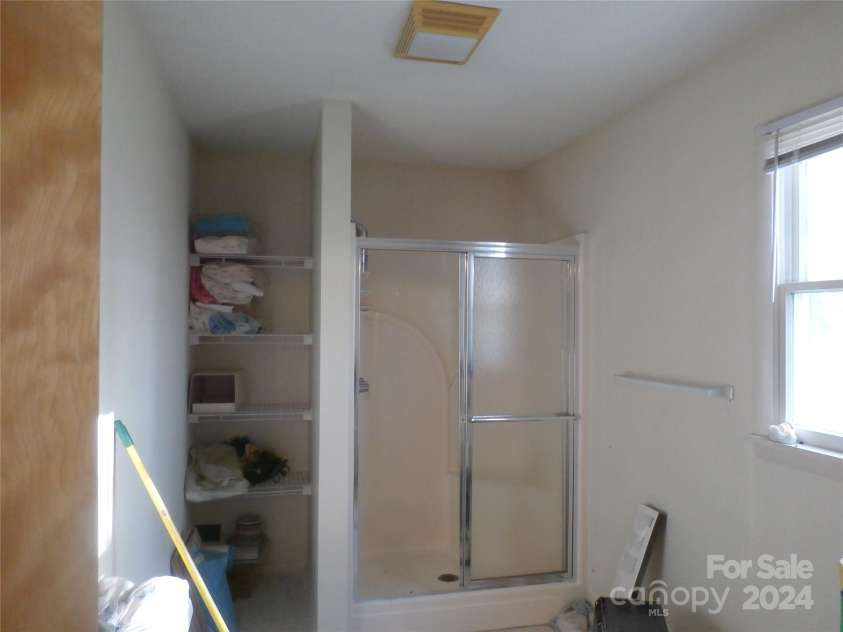 288 Firetower Road, Spruce Pine, NC 28777.  MLS# CAR4135750, YatesRealty ID 5896. Apartment bath 