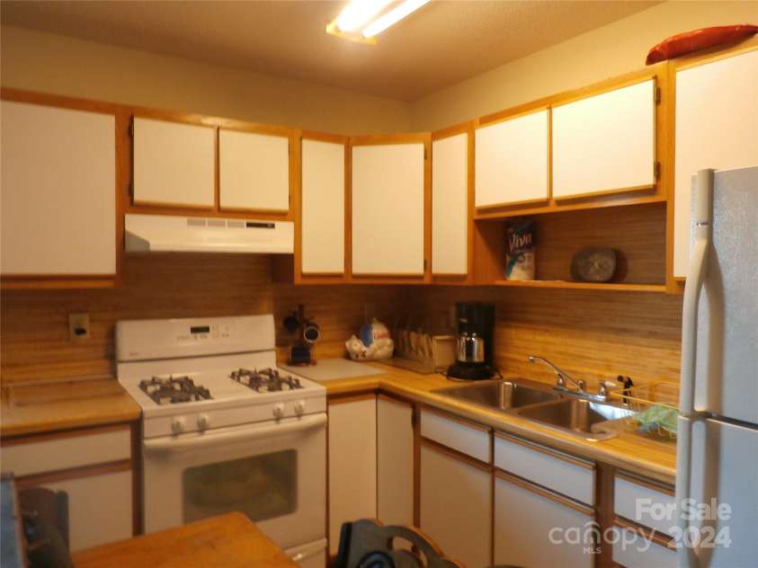 288 Firetower Road, Spruce Pine, NC 28777.  MLS# CAR4135750, YatesRealty ID 5896. Apartment kitchen