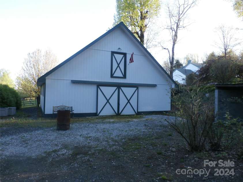 288 Firetower Road, Spruce Pine, NC 28777.  MLS# CAR4135750, YatesRealty ID 5896. Barn