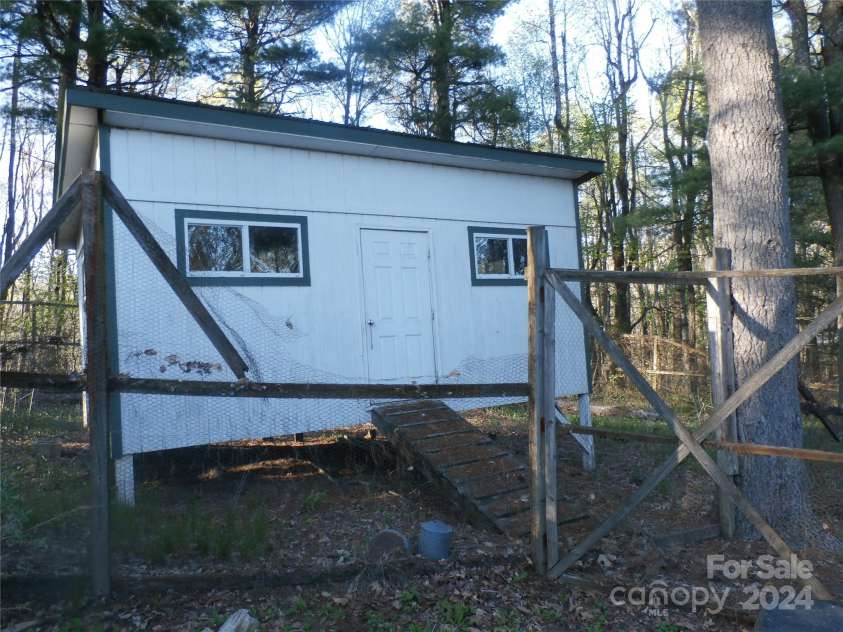 288 Firetower Road, Spruce Pine, NC 28777.  MLS# CAR4135750, YatesRealty ID 5896. Chicken house