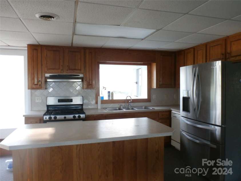 288 Firetower Road, Spruce Pine, NC 28777.  MLS# CAR4135750, YatesRealty ID 5896. Kitchen