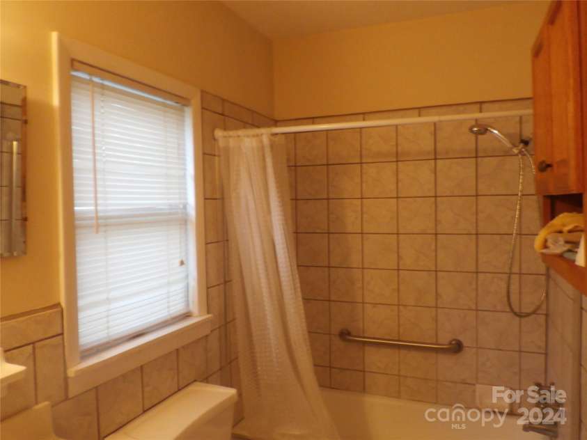 288 Firetower Road, Spruce Pine, NC 28777.  MLS# CAR4135750, YatesRealty ID 5896. Lower level bathroom