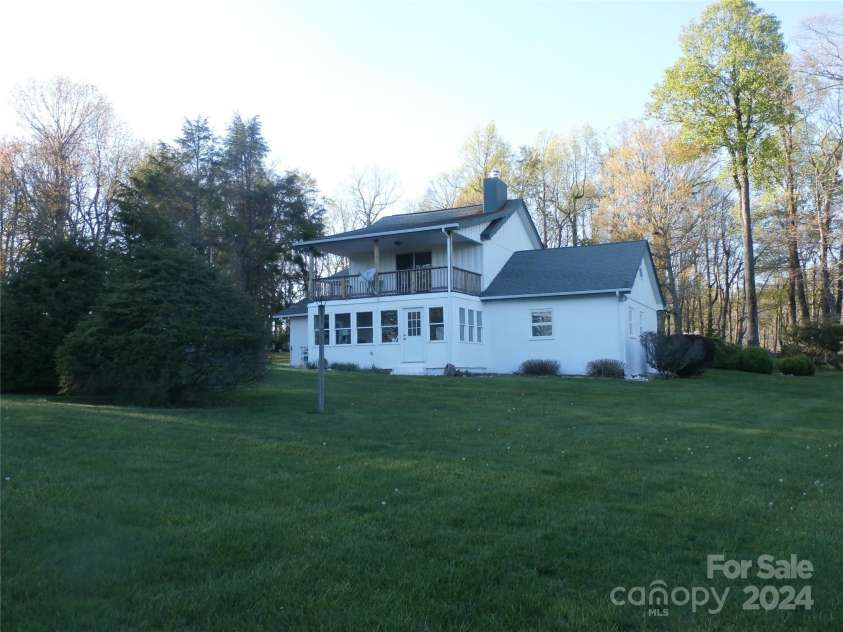288 Firetower Road, Spruce Pine, NC 28777.  MLS# CAR4135750, YatesRealty ID 5896. Main house