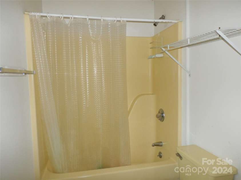 288 Firetower Road, Spruce Pine, NC 28777.  MLS# CAR4135750, YatesRealty ID 5896. Upper level bathroom