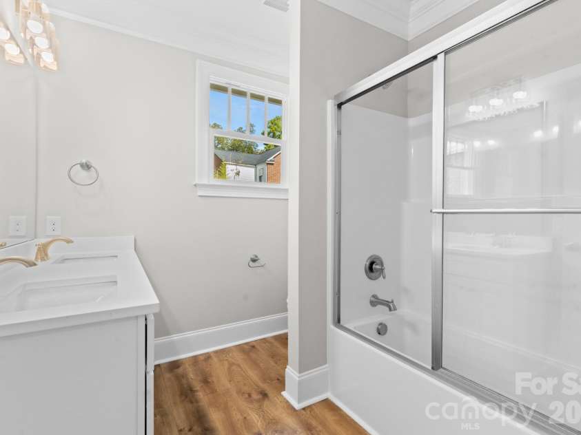 302 Gay Street, Lancaster, SC 29720.  MLS# CAR4311313, YatesRealty ID 5897. Hall bath