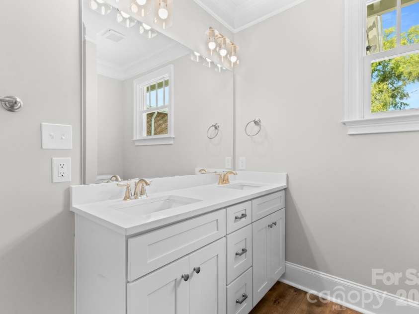 302 Gay Street, Lancaster, SC 29720.  MLS# CAR4311313, YatesRealty ID 5897. Hall bath