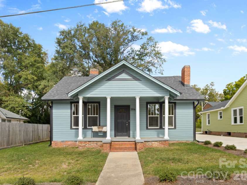304 Gay Street, Lancaster, SC 29720.  MLS# CAR4311434, YatesRealty ID 5898. 