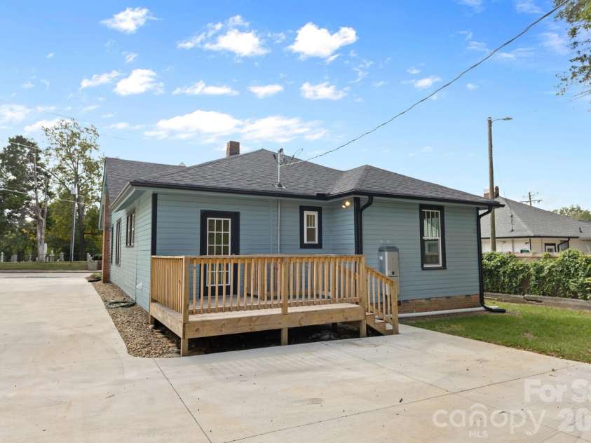 304 Gay Street, Lancaster, SC 29720.  MLS# CAR4311434, YatesRealty ID 5898. 