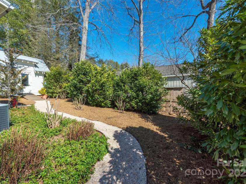 9 Lake Avenue, Black Mountain, NC 28711.  MLS# CAR4228641, YatesRealty ID 5898. 