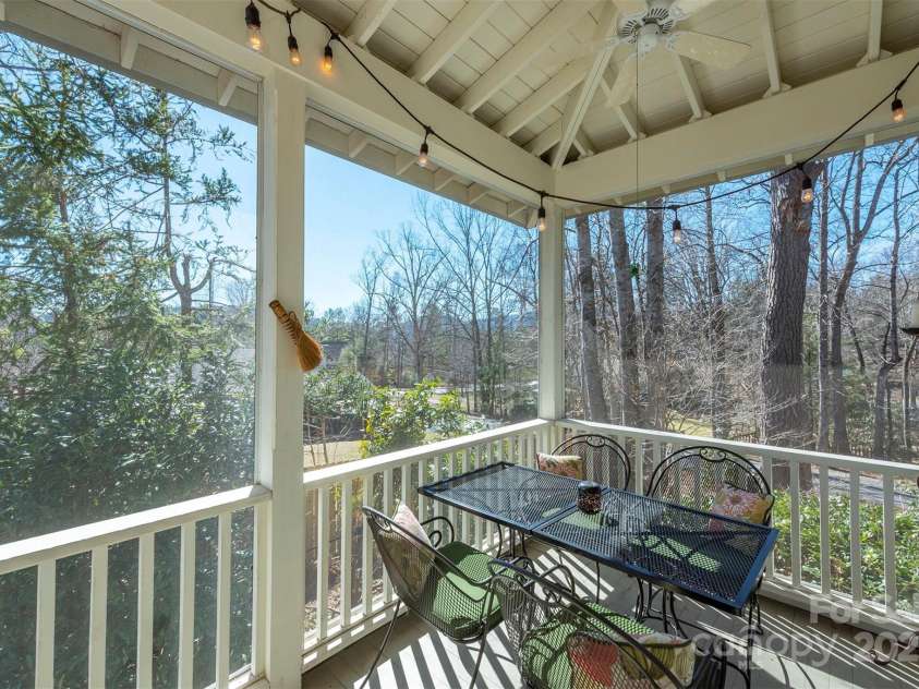 9 Lake Avenue, Black Mountain, NC 28711.  MLS# CAR4228641, YatesRealty ID 5898. 