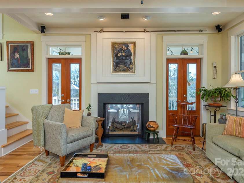 9 Lake Avenue, Black Mountain, NC 28711.  MLS# CAR4228641, YatesRealty ID 5898. 