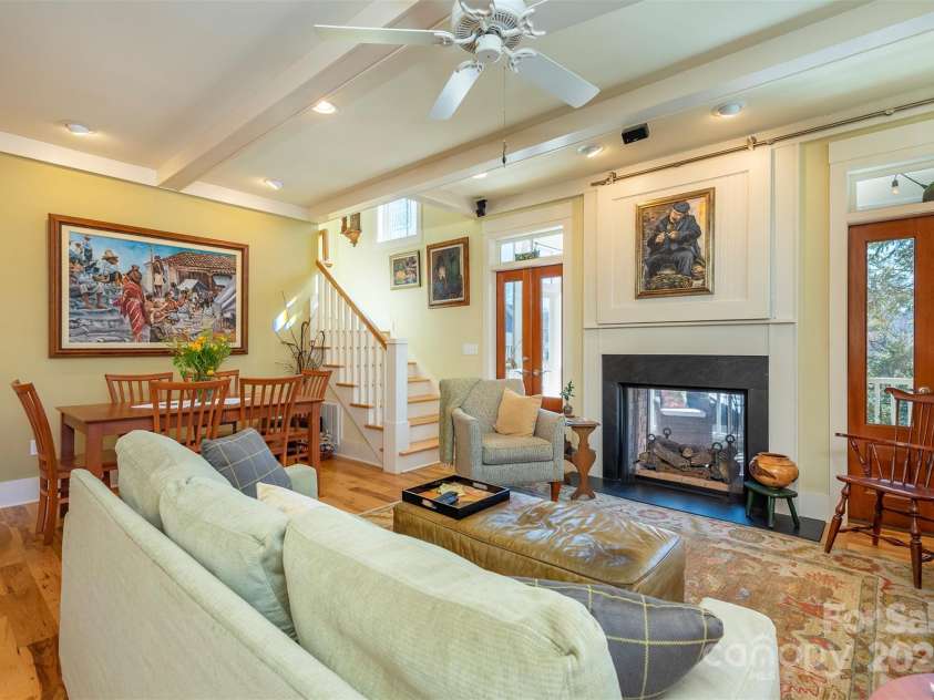 9 Lake Avenue, Black Mountain, NC 28711.  MLS# CAR4228641, YatesRealty ID 5898. 